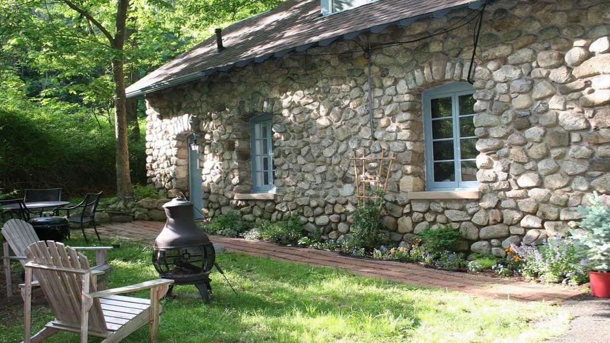 Town of Ramapo Cottage | Charming Apartment - Hike from your doorstep