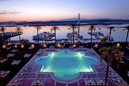 Mexilhoeira da Carregacao Apartment | Charming Apartment in Estômbar with Private Pool.