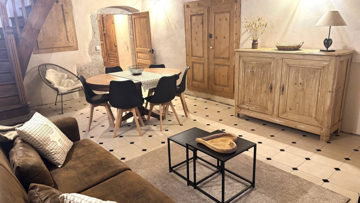 Premanon Apartment | Charming apartment in renovated Jura farmhouse - nature setting.