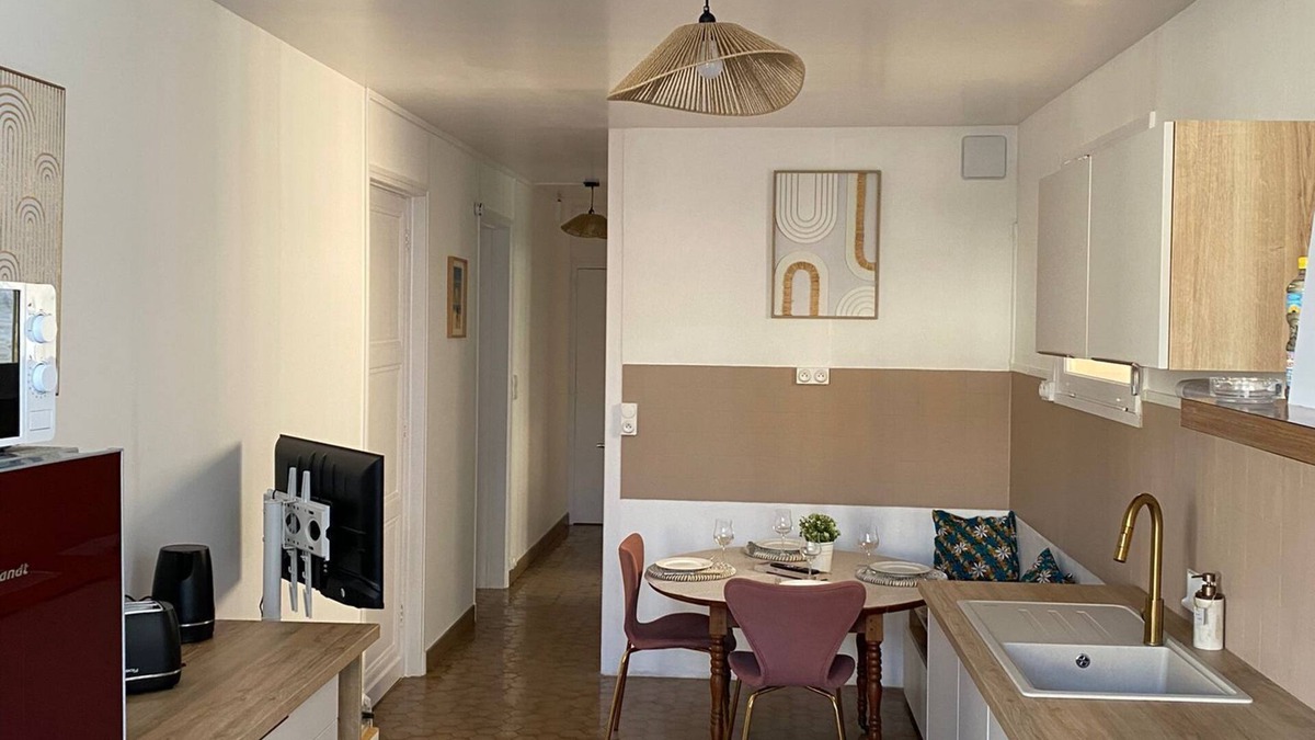 Surgeres Apartment | Charming apartment in a house with character