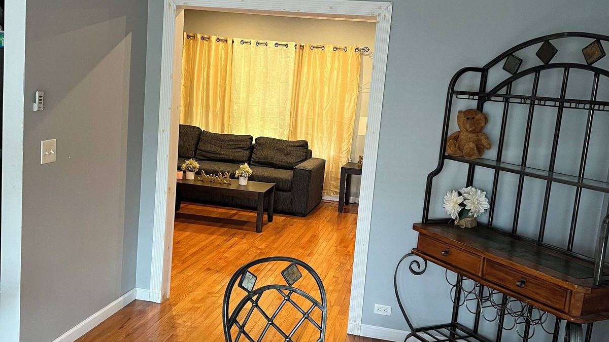 Flatlands Apartment | Charming apartment in awesome Brooklyn.