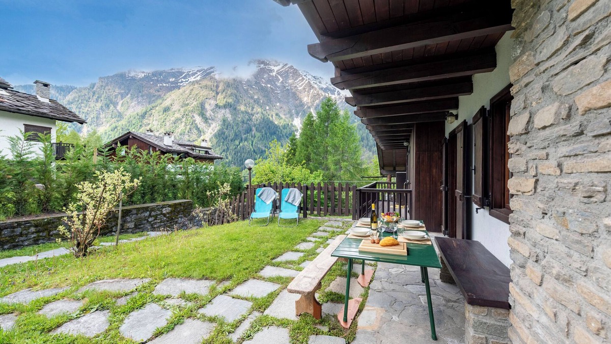 Verrand Apartment | Charming Apartment with Garden in Courmay, Courmayeur, Italy