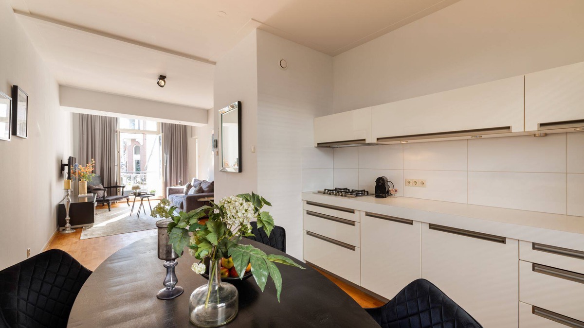 Museum Quarter Apartment | Charming Apartment on the P.C. Hooftstraat. Stylish Comfort in the Heart of Amsterdam.