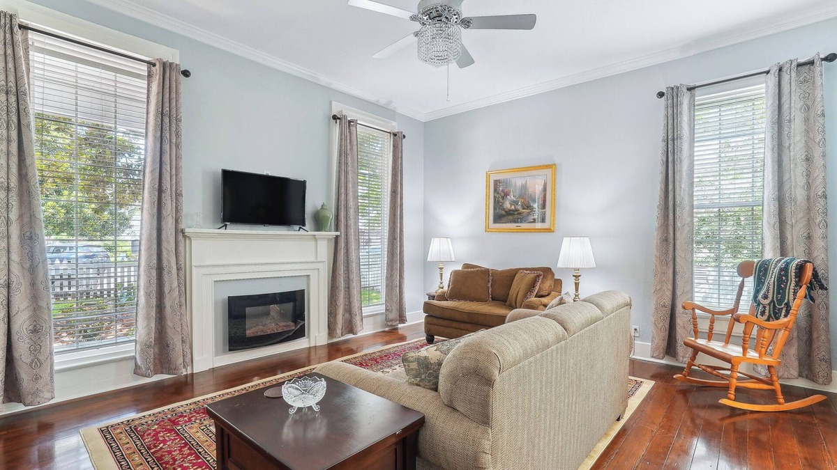 Jefferson Apartment | Charming Apartment Retreat in Historic Jefferson!