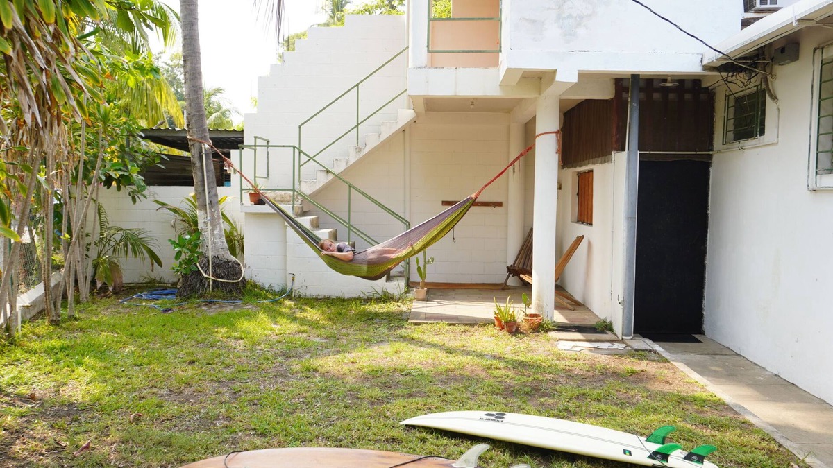 El Sunzal Apartment | Charming apartment with AC, WiFi, 5 minute walk to Sunzal Crazy Waves