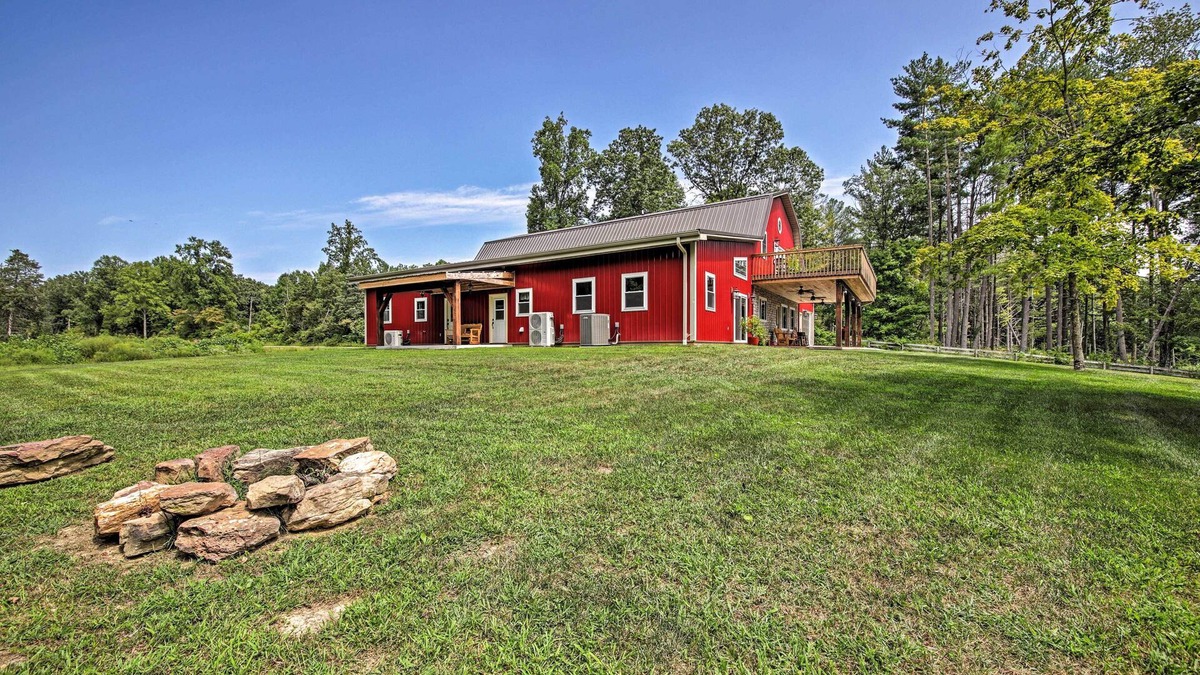 Huron Apartment | Charming Apartment w/ Great Outdoor Space!