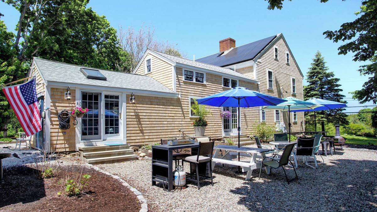 West Barnstable Apartment | Charming Apartment w/Spa Near Beach, Pets Welcome!