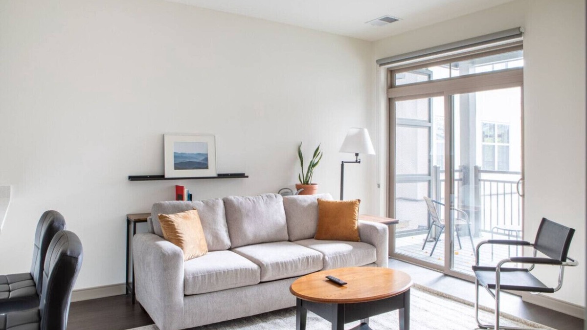 Shorewood Apartment | Charming Apartment with Gym and Balcony