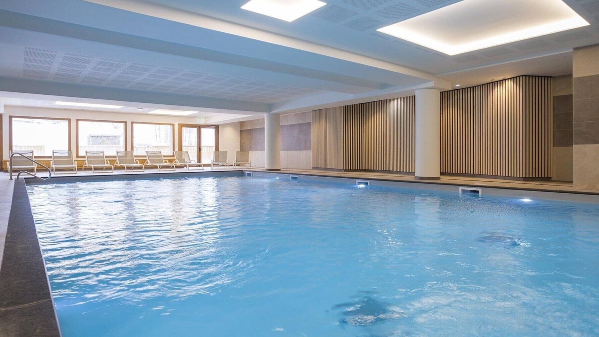 Les Boisses Apartment | Charming Apartment with Pool in Tignes