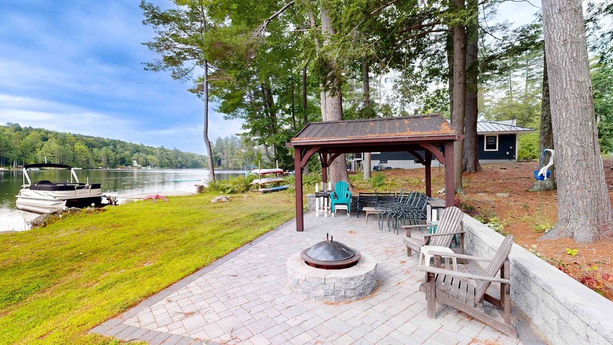 Oakland Apartment | Charming apartment with waterfront access, modern comforts, and lakeside firepit