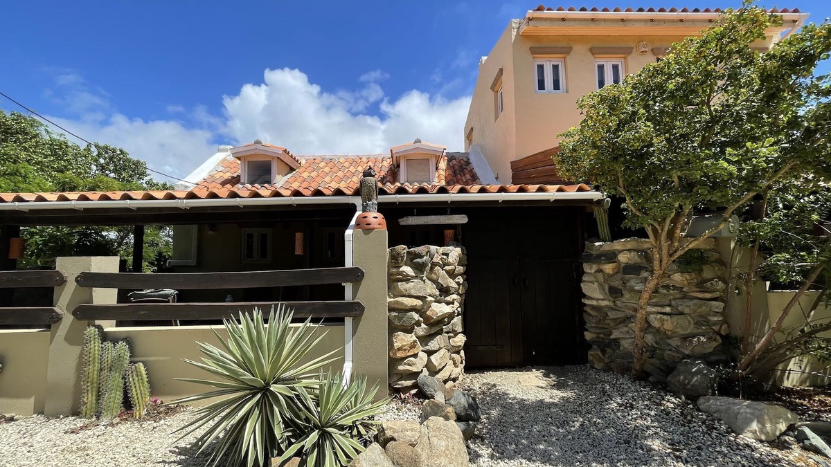 Turibana House | Charming Aruban house