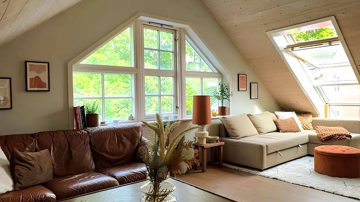 Royken Apartment | Charming attic apartment by the sea - with fireplace and cozy living room