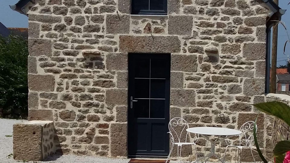 Montfarville House | Charming authentic gîte for 2, between Barfleur and St Vaast