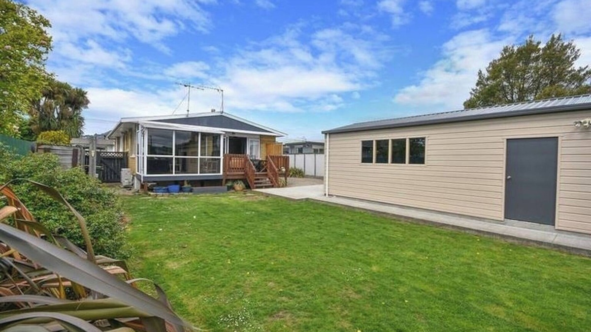 Mosgiel House | Charming Backyard Sleepout