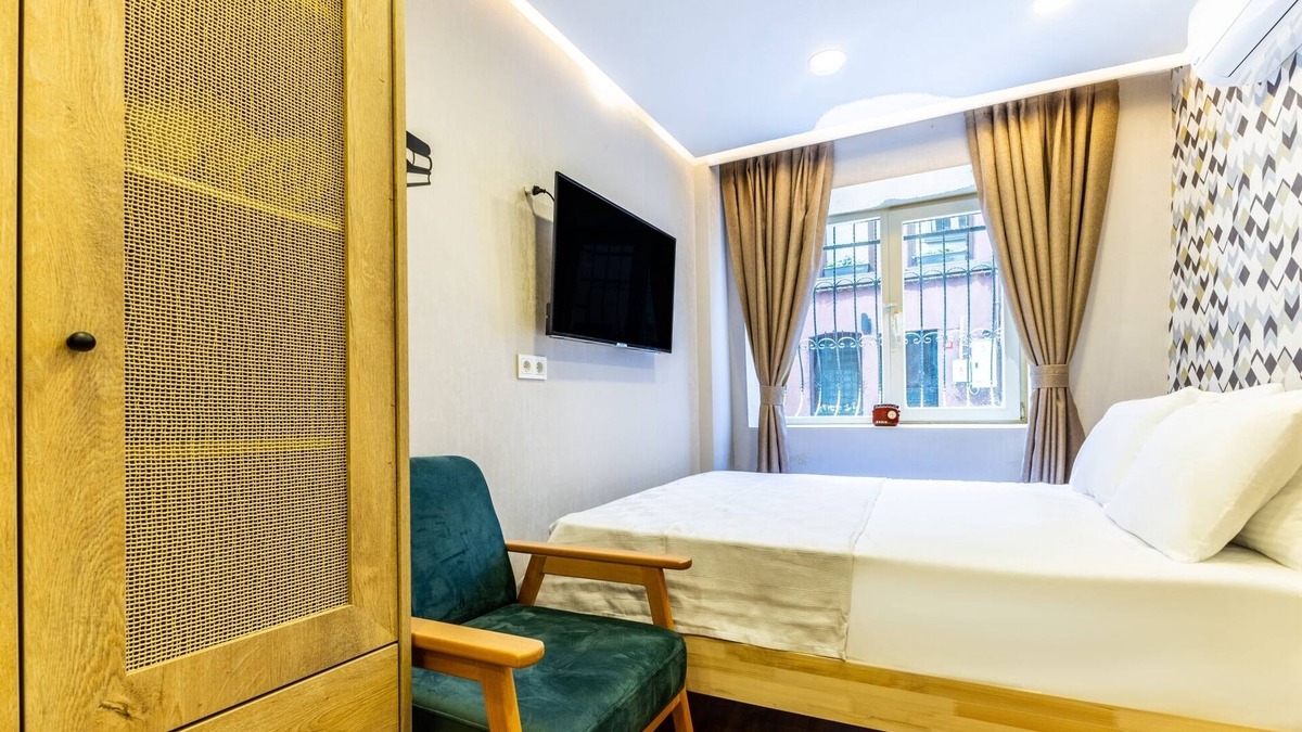 Balat Apartment | Charming Balat Haven | Idyllic Location in Balat