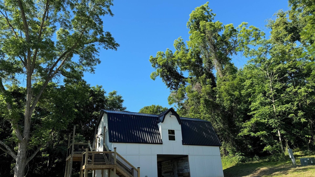 Glasgow House | Charming barn in Glasgow, modern amenities, private setting close to downtown