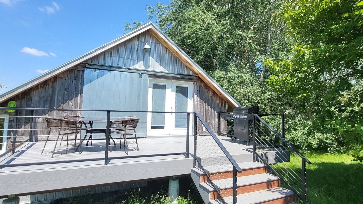 Bellingham House | Charming barn studio in peaceful Bellingham with AC