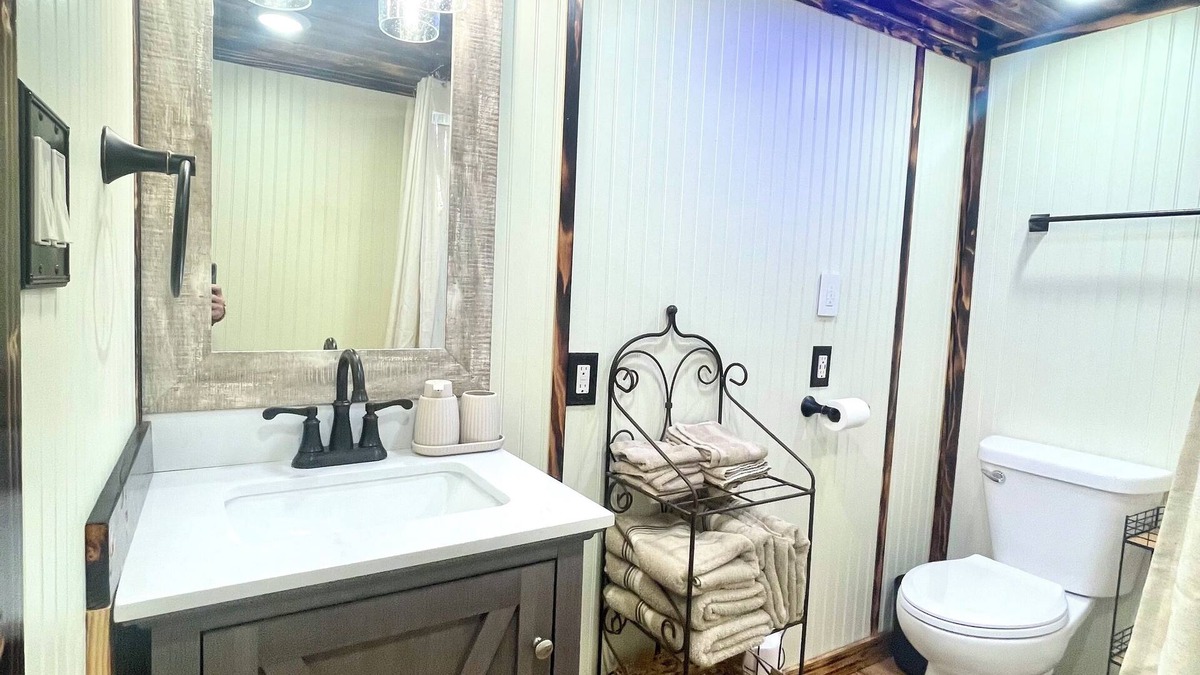 Brookhaven House | Charming barn with 1 bedroom and AC, WiFi in beautiful Brookhaven