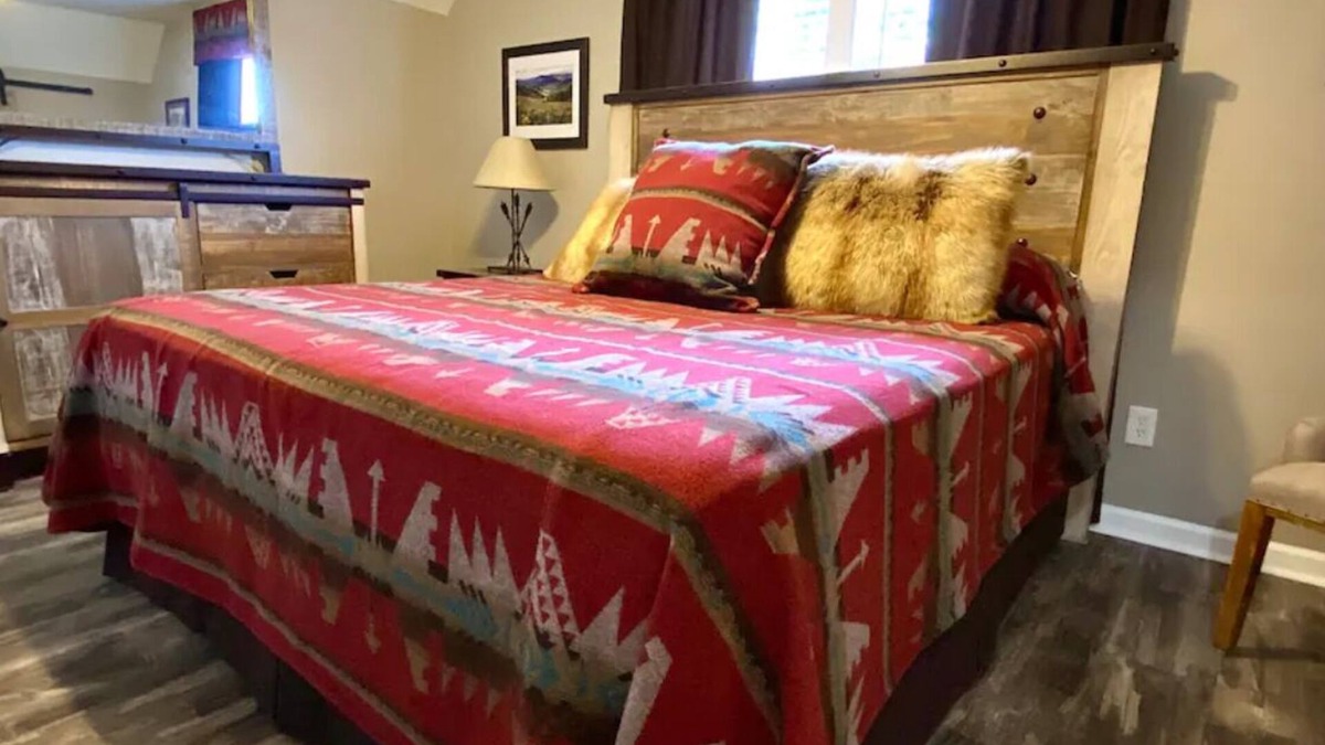Kernersville House | Charming Barndo Loft in Kernersville with WiFi and AC