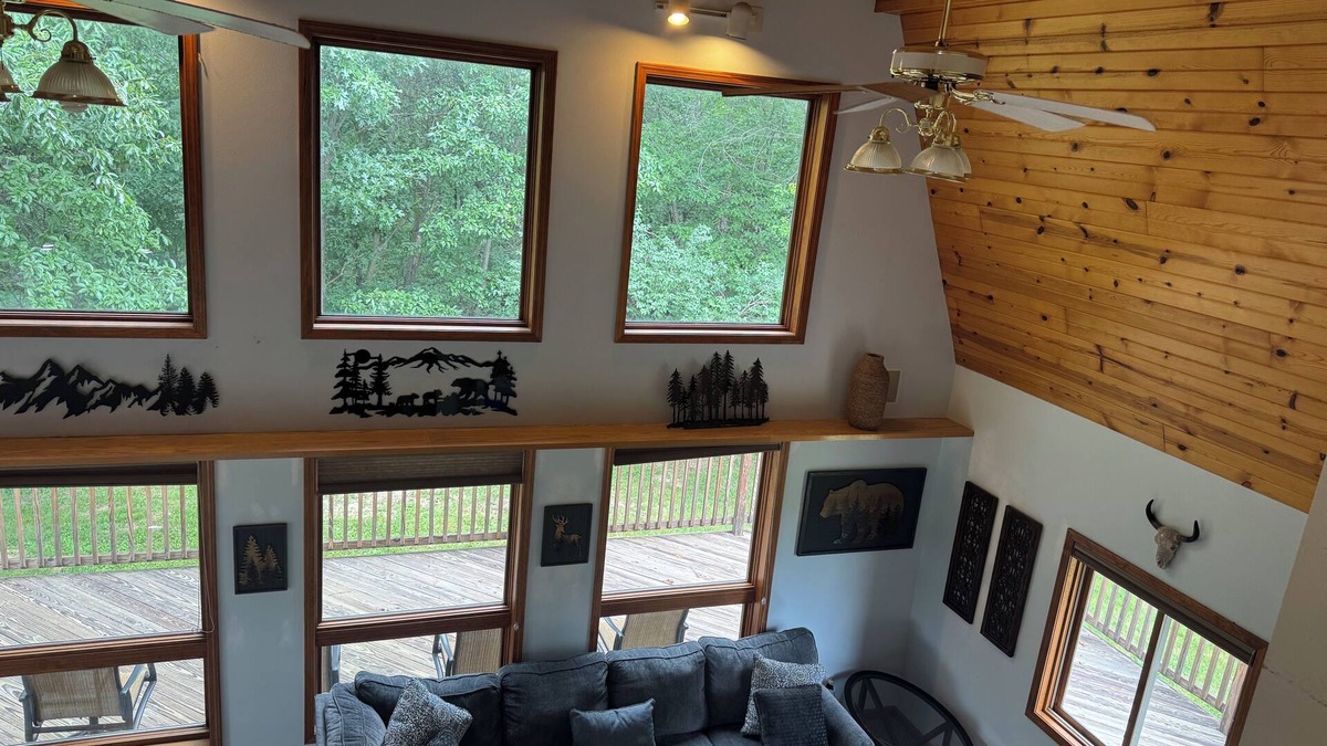 Adair House | Charming Barndominium with AC and full amenities in Colchester - 3 bedrooms
