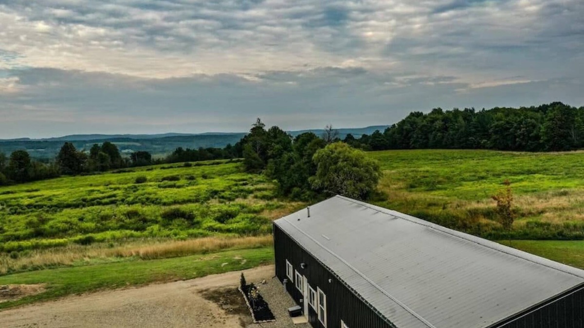 Jamestown House | Charming Barndominium in Jamestown, NY