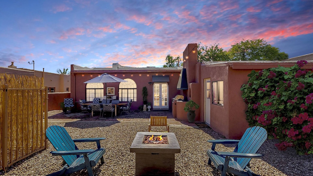 Sam Hughes House | Charming Basement Studio Guesthouse - 2 Blocks from UofA - Low Summer Rates! 🌵