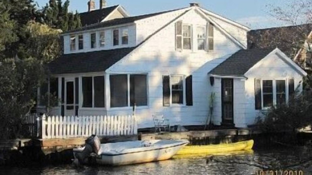 Avon Cottage | Charming Bay Head Waterfront Cottage with Yard: Easy Walk to Beach & Town