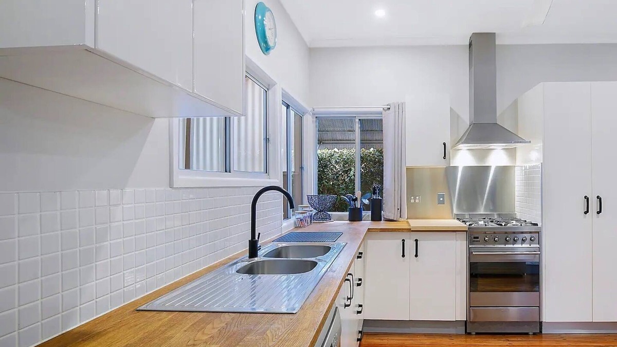 Brighton Cottage | Charming Bayside Brighton Cottage