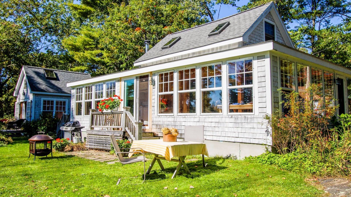 Sebascodegan Island Cabin | Charming Bayview Cottage with Deck, Firepit, Garden - 200' from the Water