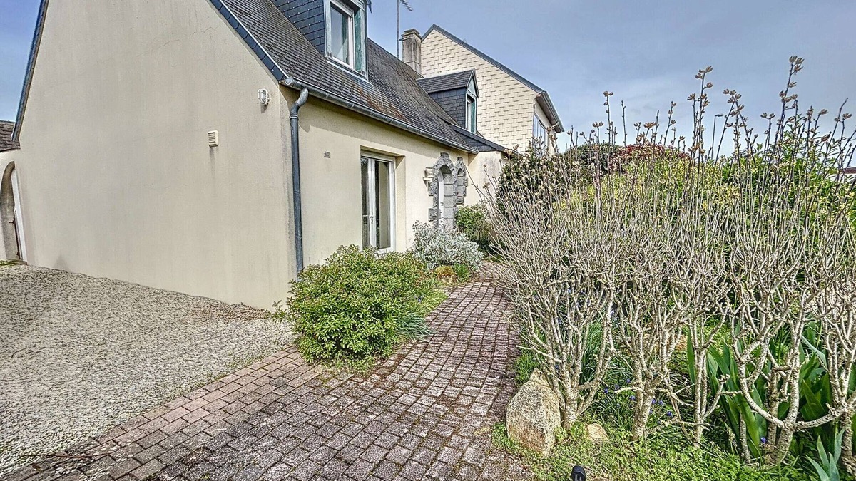 Saint-Pair-sur-Mer House | Charming Beachside House: 4 Bedrooms, Garden, Parking, Wi-Fi, 8 Sleeps!