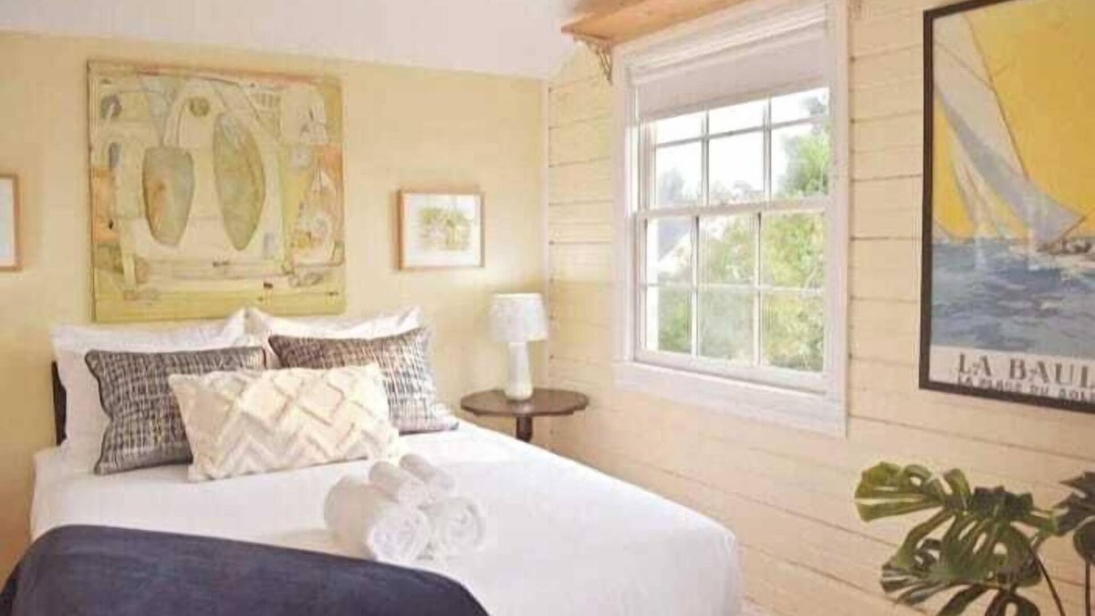 Richmond Beach House | Charming Beach Cottage w/Ocean Views & Sauna!