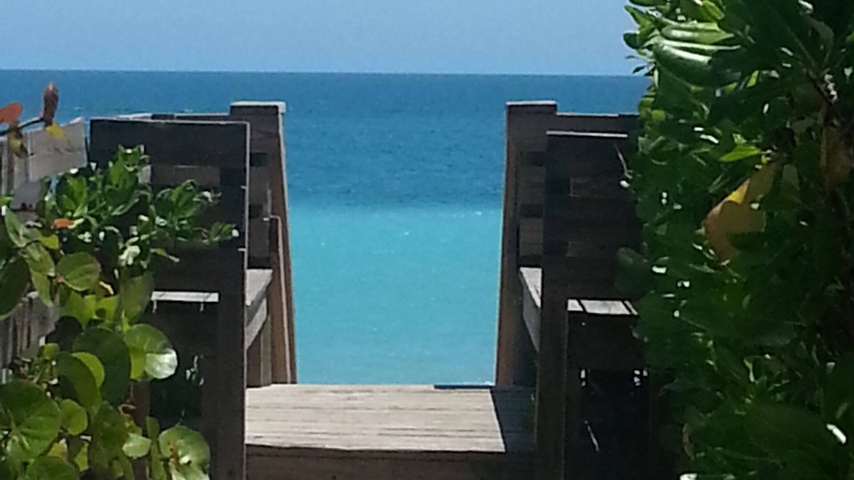 Summerplace Cottage | Charming Beach Cottage, 100 Steps to the Beach. Pet friendly. King Bed.