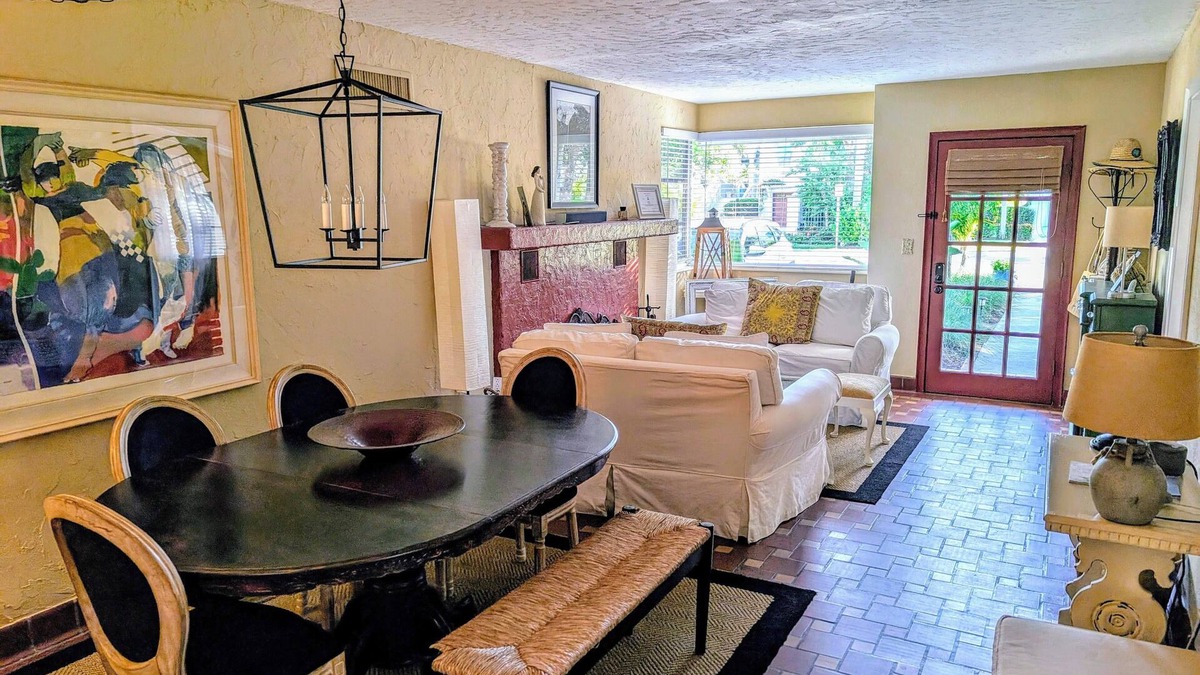 Sarasota House | Charming Beach Cottage on Lido Beach.walk to the beach and St Armand's Circle
