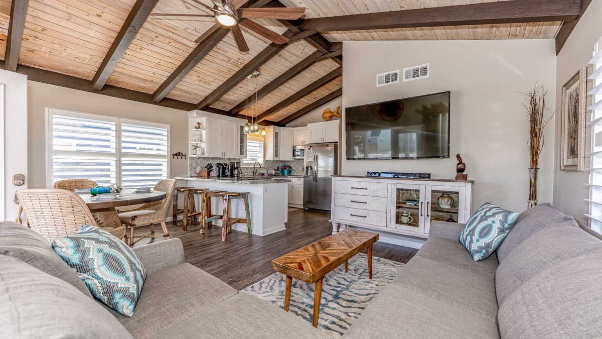 Jamaica Beach House | Charming beach house/Canal living/Grills/kayaks!