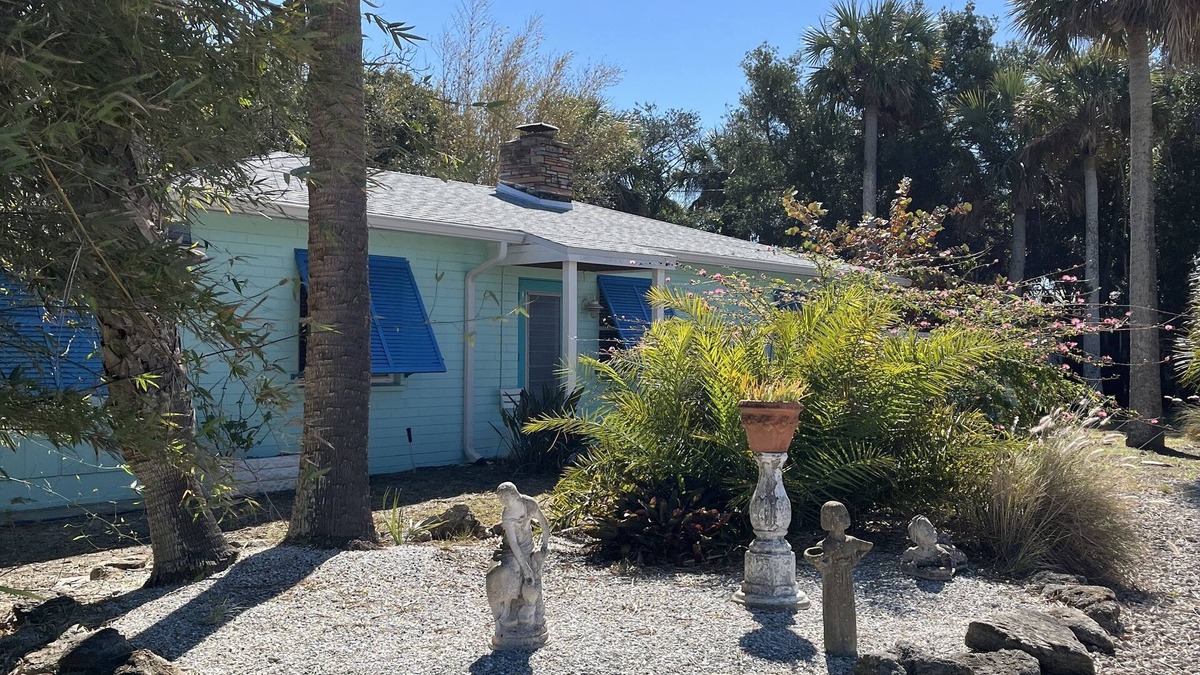 New Smyrna Beach House | Charming Beachside Cottage in New Smyrna Beach