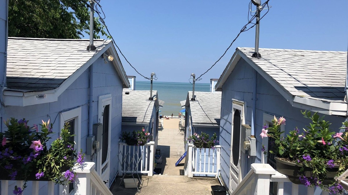 South Haven Cottage | Charming Beachfront Studio Cottage