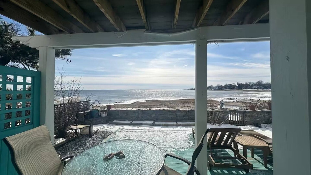 West Haven House | Charming, Beachfront retreat in West Haven!