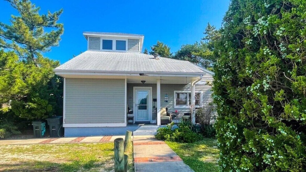 Manasquan Cottage | Charming Beachside Cottage – Just 1.5 Blocks from the Beach