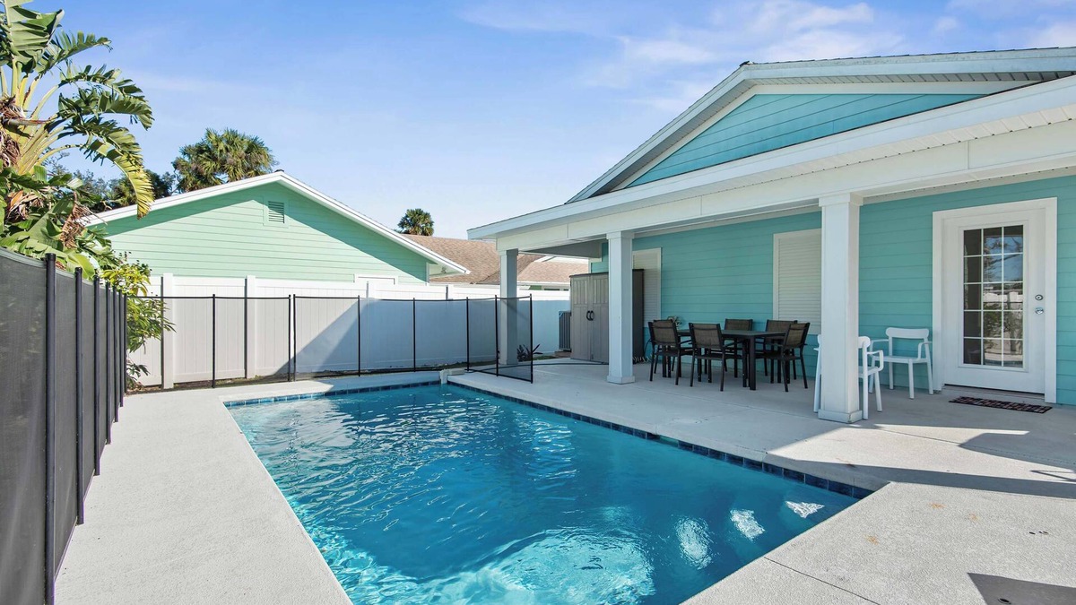 Palm Coast House | Charming Beachside Home Heated Pool Free Golf Cart