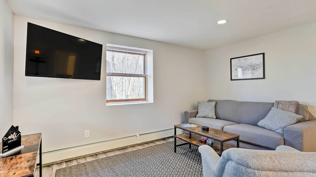 Beacon Apartment | Charming Beacon Apt w/Fire Pit: Near Hiking!