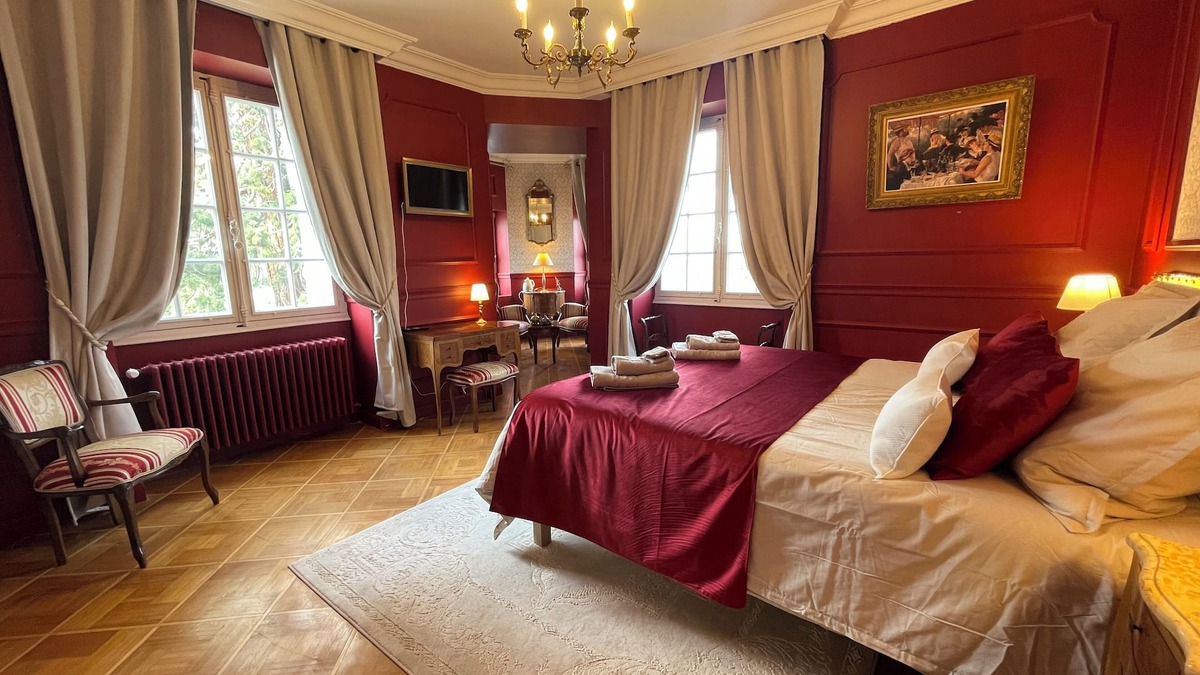 Saint-Genest-Lerpt Bed & Breakfast | Charming bed and breakfast at the château with breakfast included.