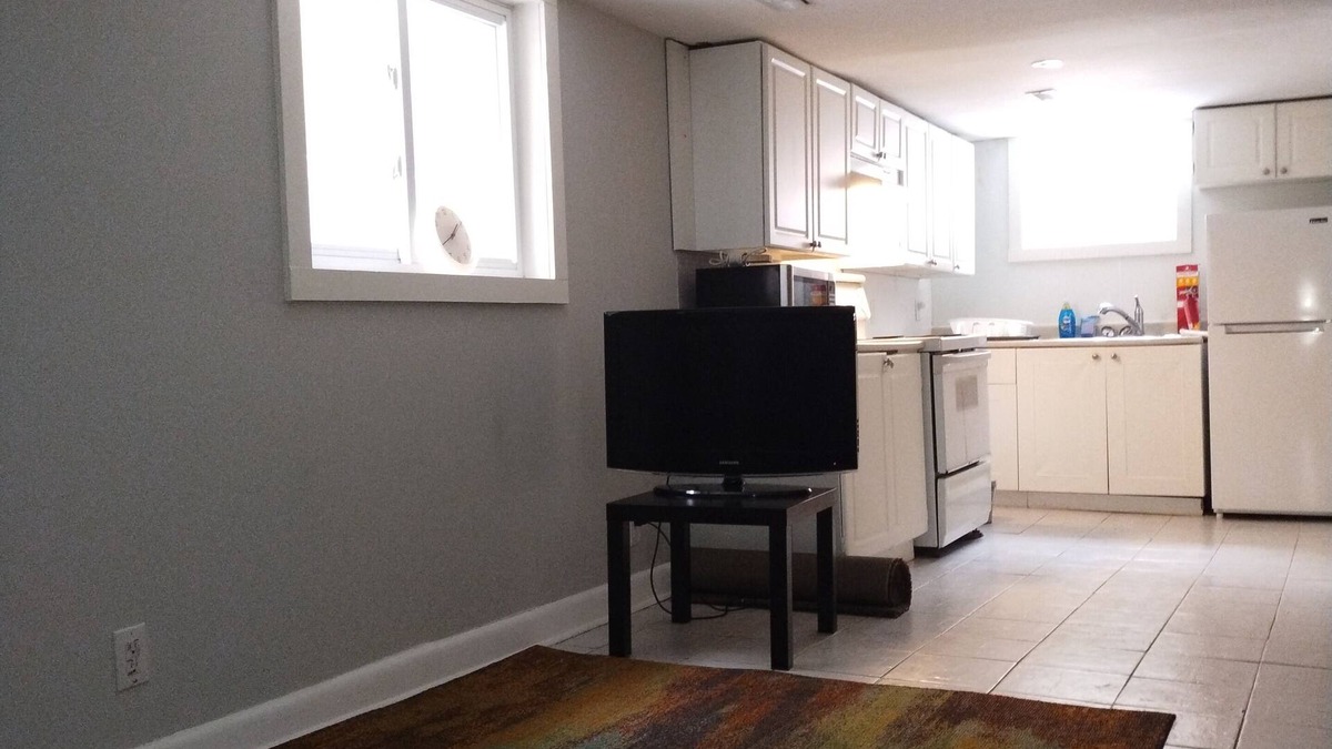Woodbine - Lumsden House | Charming bedroom in a blissful house in wonderful Toronto with AC and WiFi