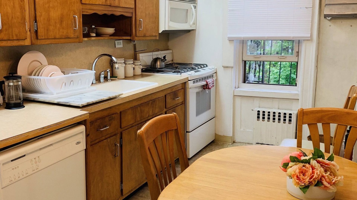 Bushwick Apartment | Charming Bedstuy Brownstone