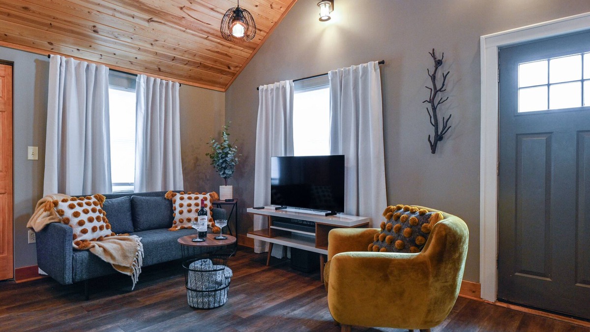 Benson House | Charming Benson Home - Sleeps 5, Hot Tub!