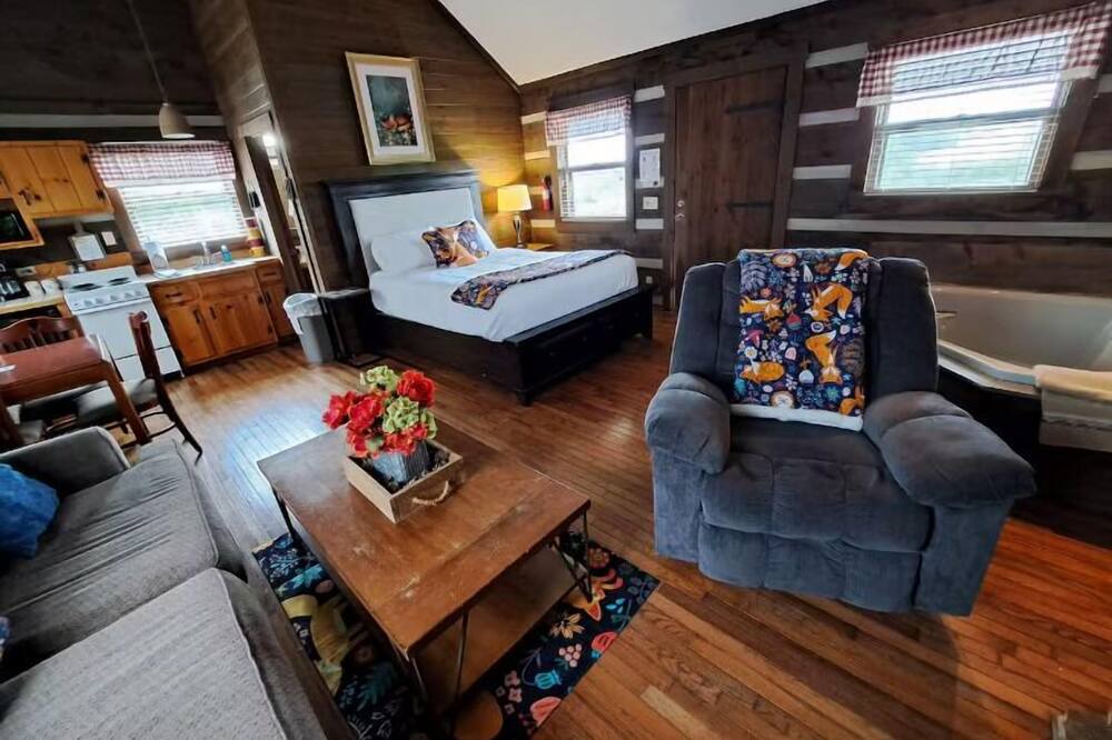 Fancy Gap Cabin | Charming Blue Ridge Cabin with Jacuzzi and Mountain Views-Cabin 2