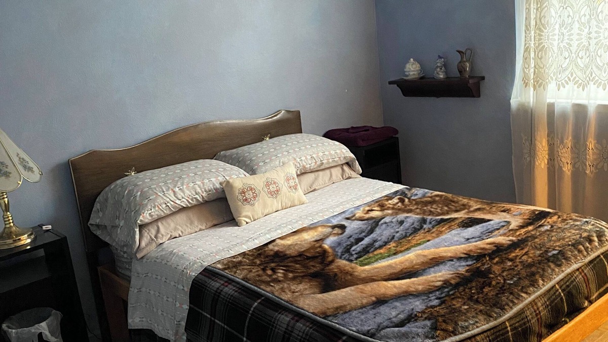 Lafayette House | Charming Blue Room with Wifi