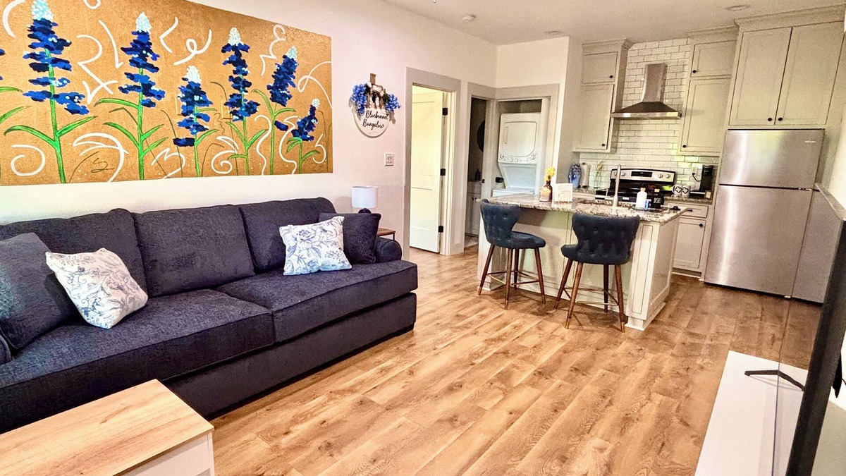 Woodway House | Charming Bluebonnet Bungalow: 1BR Guest House w/Kitchen, WiFi + AC - Waco, TX