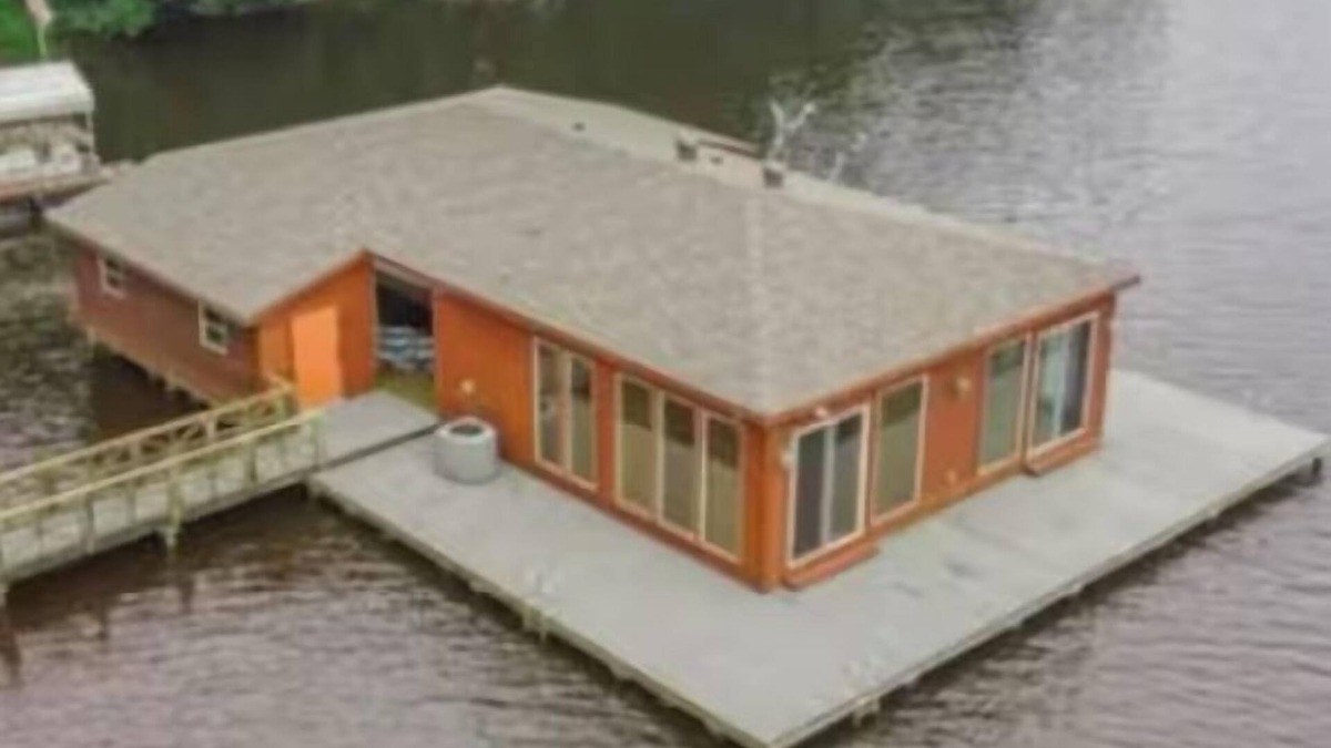Benton Apartment | Charming Boathouse studio in beautiful Benton, LA with AC!