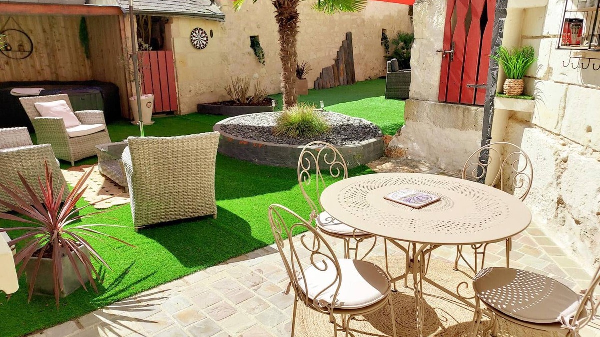 Bourgueil Cottage | Charming Bourgueil Getaway: Spa, Garden, Modern Amenities, Near Loire Châteaux