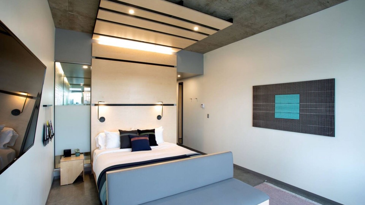 River North Art District Hotel | Charming Boutique Hotel w/Plush Mattresses l Pool l Mountain View
